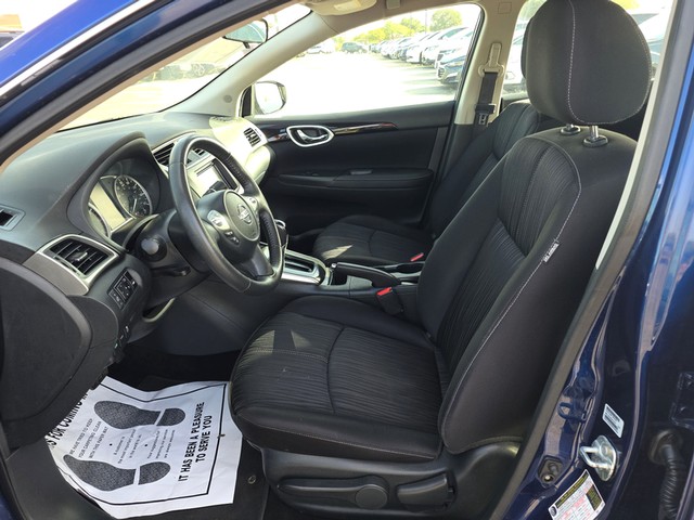 Nissan Sentra Vehicle Full-screen Gallery Image 09