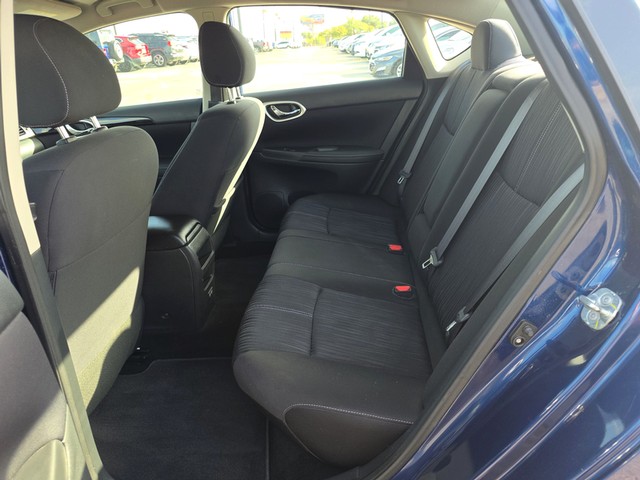 Nissan Sentra Vehicle Full-screen Gallery Image 10