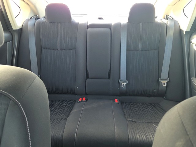 Nissan Sentra Vehicle Full-screen Gallery Image 12
