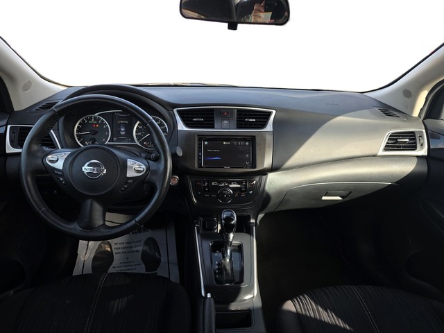 Nissan Sentra Vehicle Full-screen Gallery Image 15