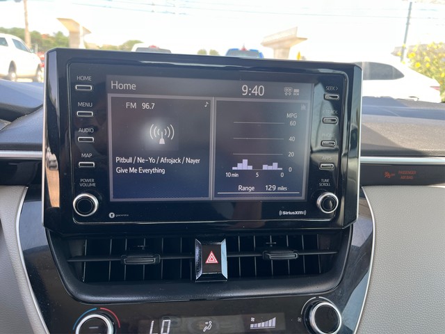 Toyota Corolla Vehicle Full-screen Gallery Image 12