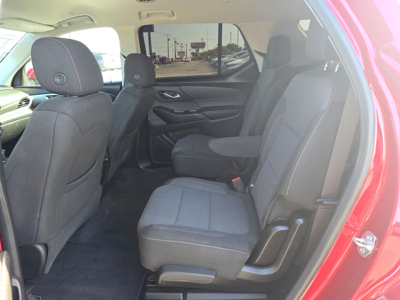Chevrolet Traverse Vehicle Full-screen Gallery Image 2