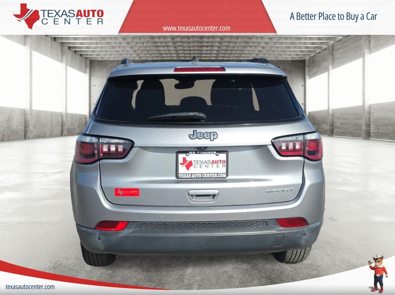 Jeep Compass Vehicle Full-screen Gallery Image 6