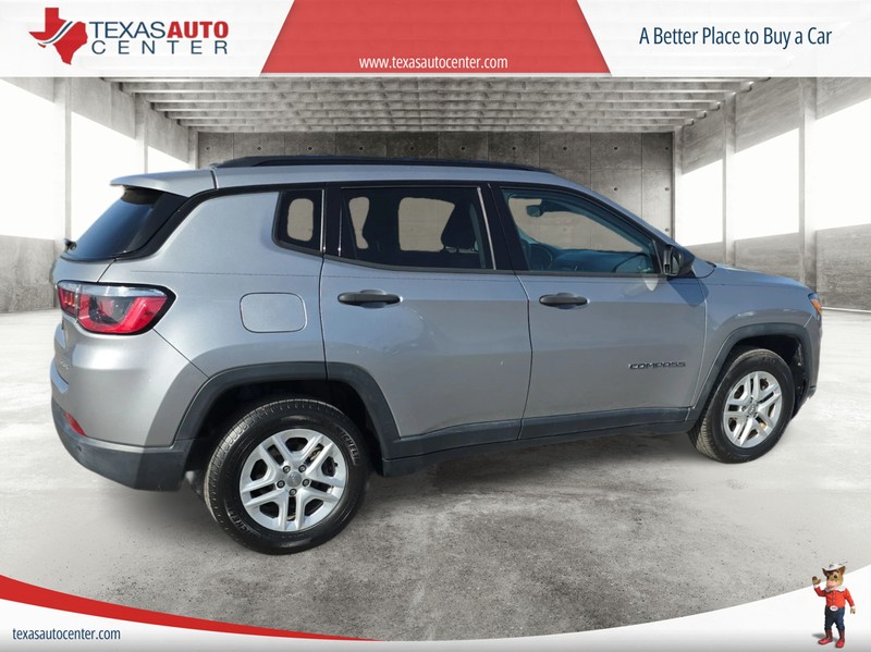 Jeep Compass Vehicle Full-screen Gallery Image 7