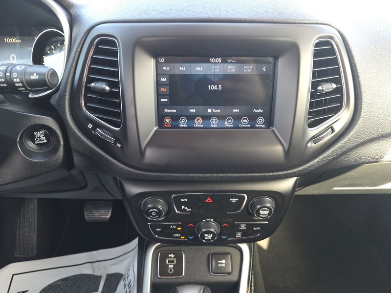 Jeep Compass Vehicle Full-screen Gallery Image 12