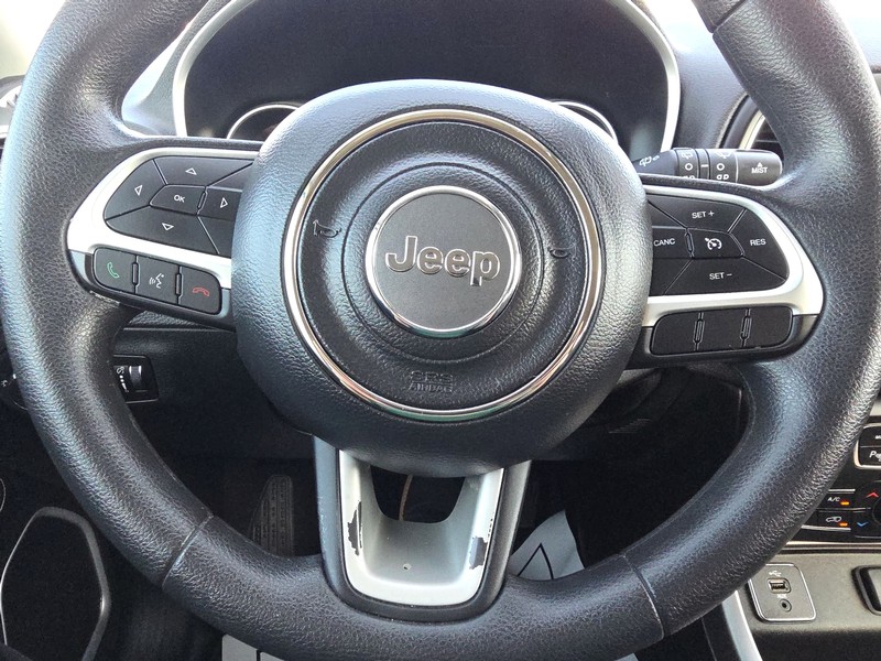 Jeep Compass Vehicle Full-screen Gallery Image 14
