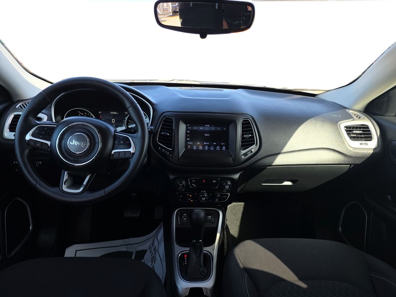 Jeep Compass Vehicle Full-screen Gallery Image 16