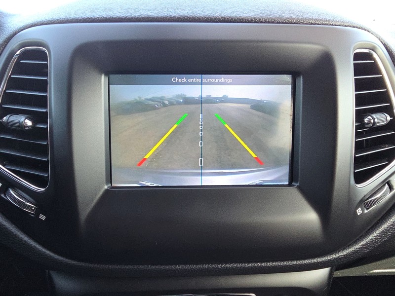 Jeep Compass Vehicle Full-screen Gallery Image 17