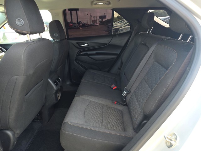 Chevrolet Equinox Vehicle Full-screen Gallery Image 10