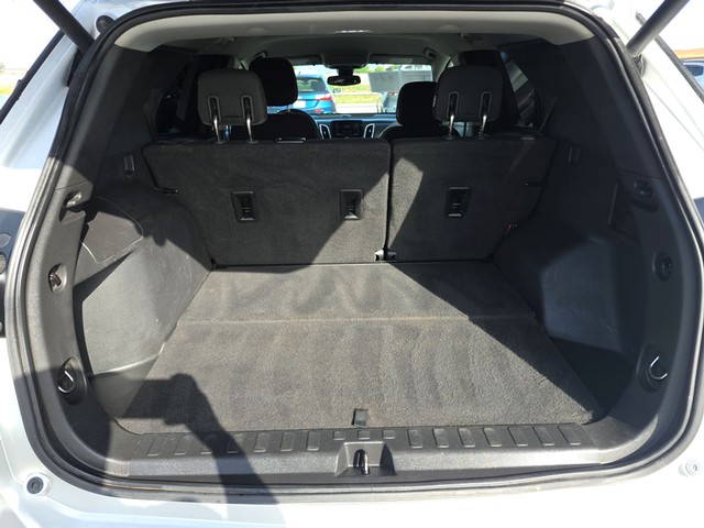 Chevrolet Equinox Vehicle Full-screen Gallery Image 11