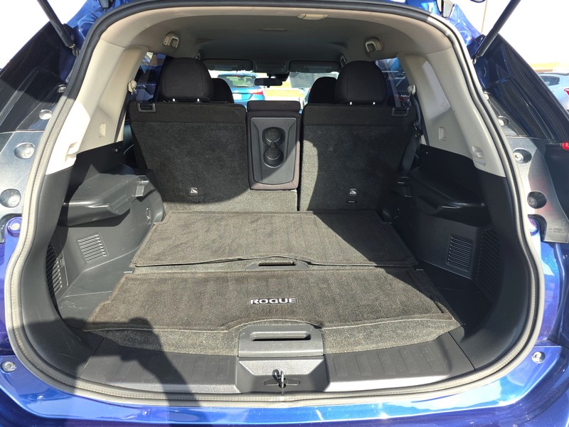 Nissan Rogue Vehicle Full-screen Gallery Image 11