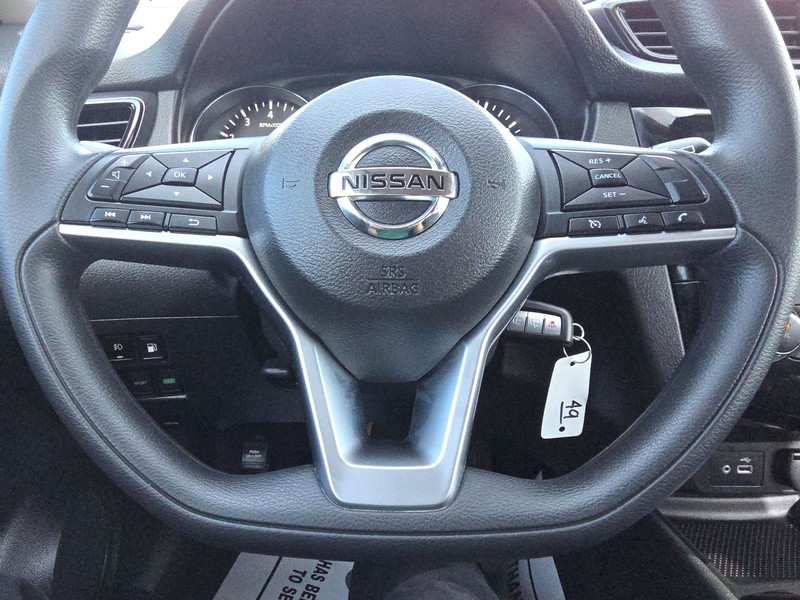 Nissan Rogue Vehicle Full-screen Gallery Image 14