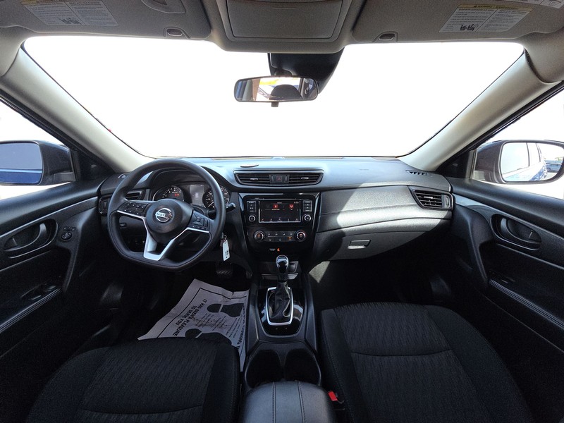 Nissan Rogue Vehicle Full-screen Gallery Image 15