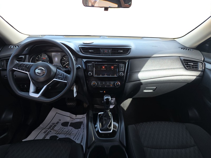 Nissan Rogue Vehicle Full-screen Gallery Image 16