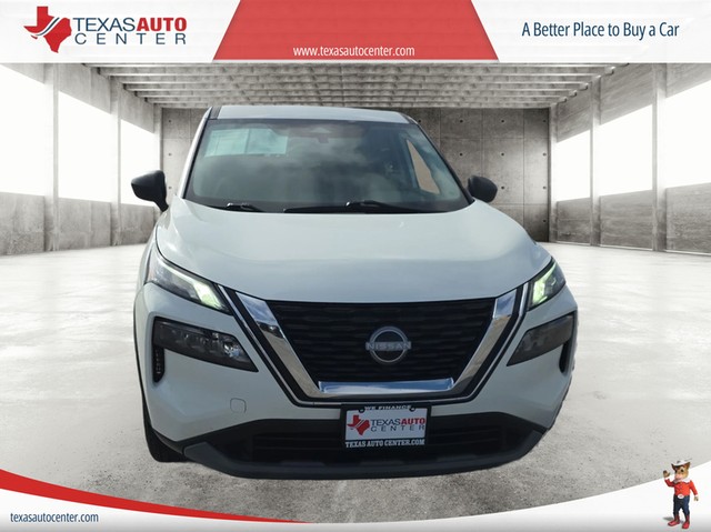Nissan Rogue Vehicle Full-screen Gallery Image 03