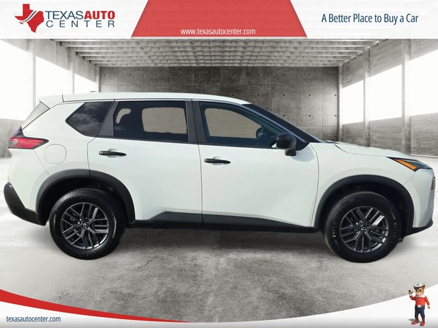 Nissan Rogue Vehicle Full-screen Gallery Image 04