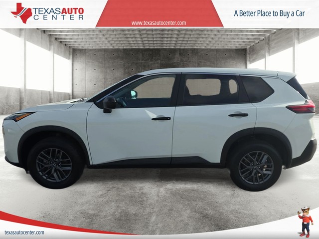Nissan Rogue Vehicle Full-screen Gallery Image 05