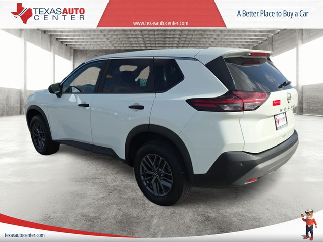 Nissan Rogue Vehicle Full-screen Gallery Image 08