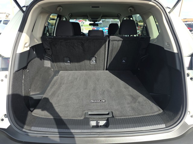 Nissan Rogue Vehicle Full-screen Gallery Image 11