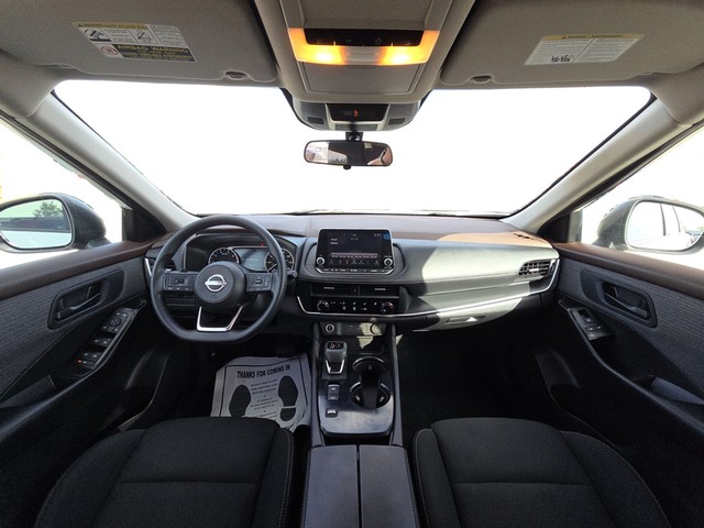Nissan Rogue Vehicle Full-screen Gallery Image 15