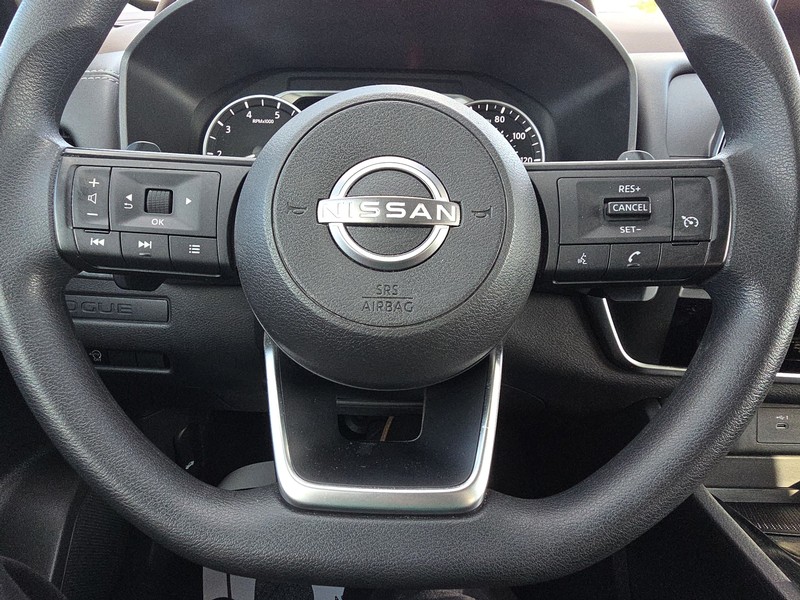 Nissan Rogue Vehicle Full-screen Gallery Image 14