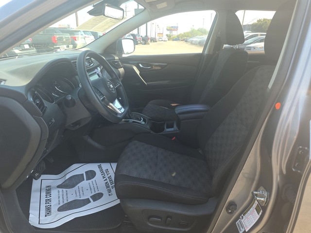 Nissan Rogue Sport Vehicle Full-screen Gallery Image 09