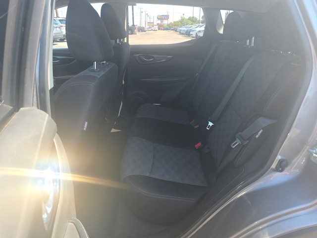 Nissan Rogue Sport Vehicle Full-screen Gallery Image 10