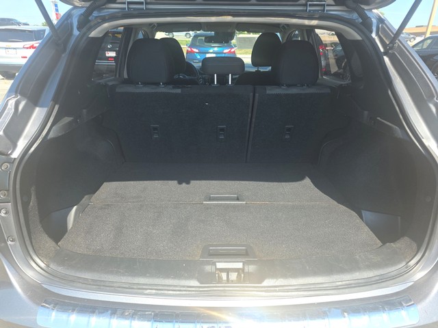 Nissan Rogue Sport Vehicle Full-screen Gallery Image 11