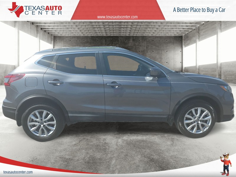Nissan Rogue Sport Vehicle Full-screen Gallery Image 4