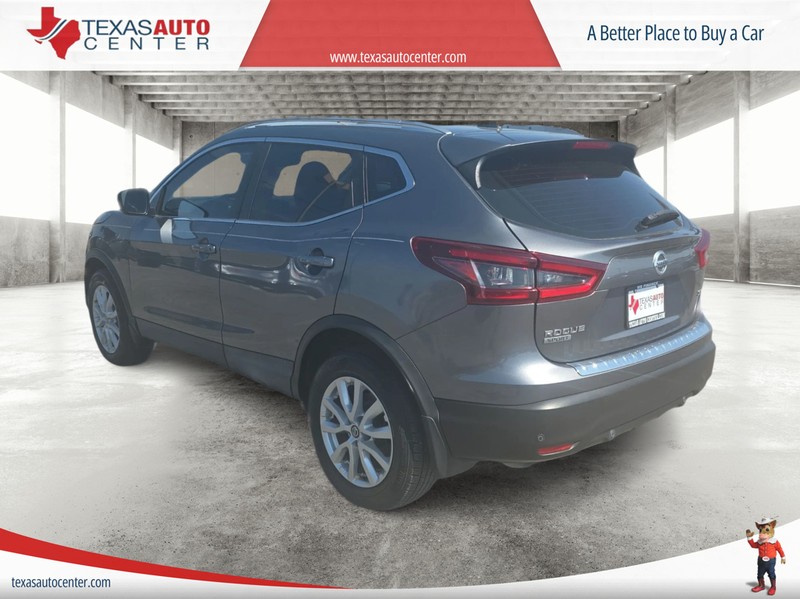 Nissan Rogue Sport Vehicle Full-screen Gallery Image 8
