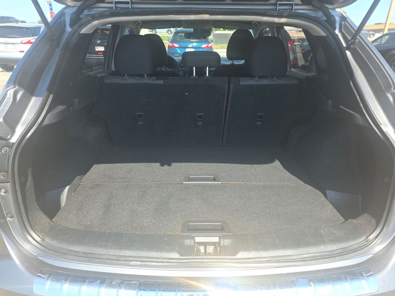 Nissan Rogue Sport Vehicle Full-screen Gallery Image 11