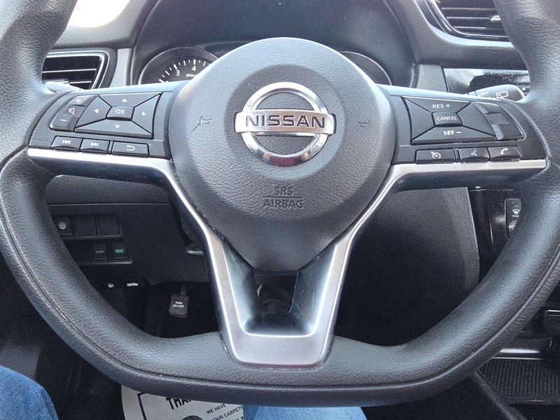 Nissan Rogue Sport Vehicle Full-screen Gallery Image 14