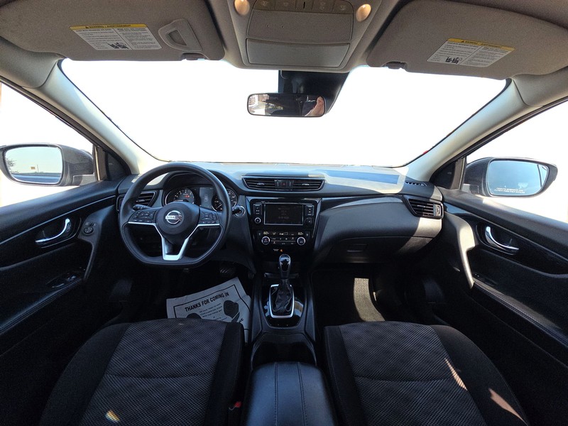Nissan Rogue Sport Vehicle Full-screen Gallery Image 15