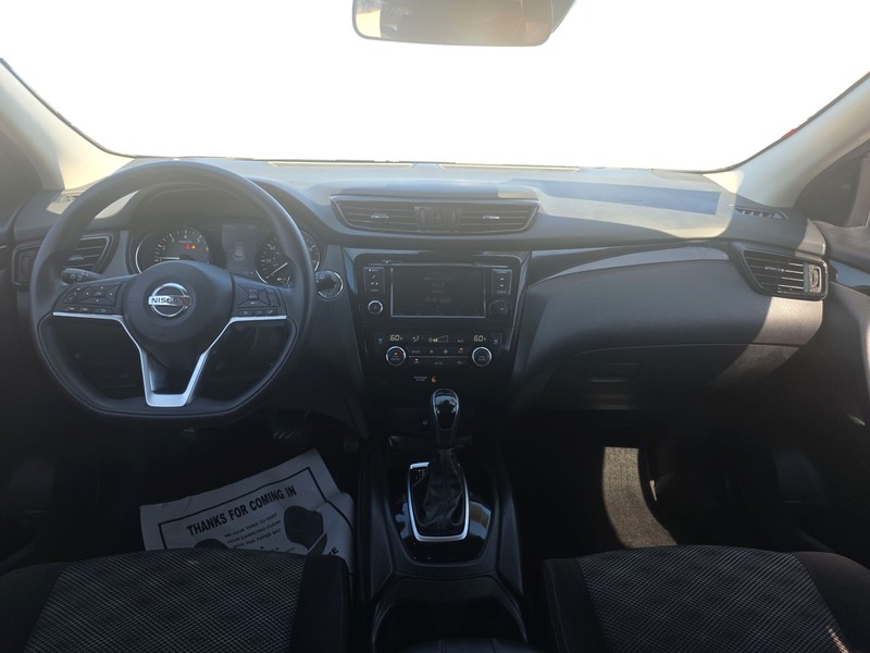 Nissan Rogue Sport Vehicle Full-screen Gallery Image 16