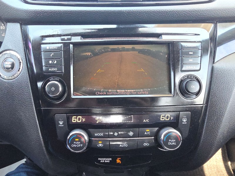 Nissan Rogue Sport Vehicle Full-screen Gallery Image 17