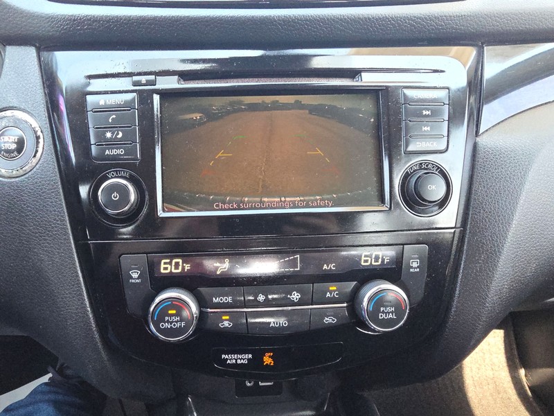 Nissan Rogue Sport Vehicle Full-screen Gallery Image 18