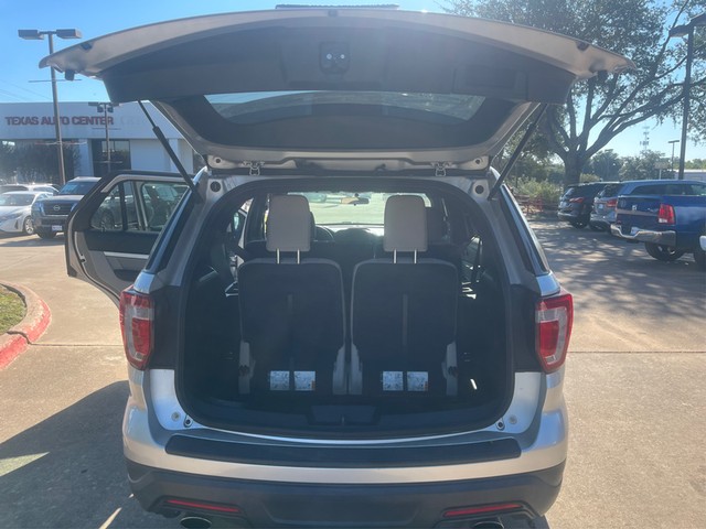 Ford Explorer Vehicle Full-screen Gallery Image 11