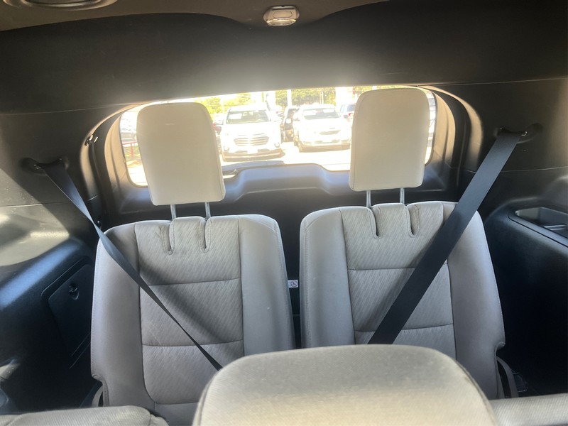 Ford Explorer Vehicle Full-screen Gallery Image 19