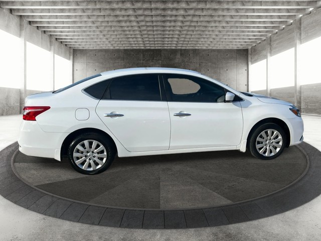 Nissan Sentra Vehicle Full-screen Gallery Image 04