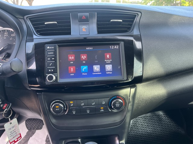 Nissan Sentra Vehicle Full-screen Gallery Image 12