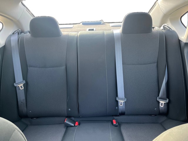 Nissan Sentra Vehicle Full-screen Gallery Image 13