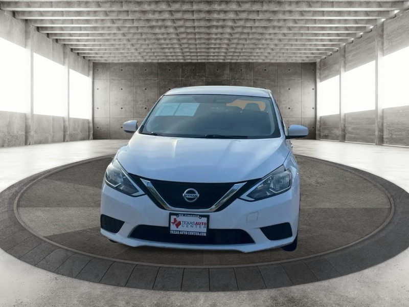 Nissan Sentra Vehicle Full-screen Gallery Image 3