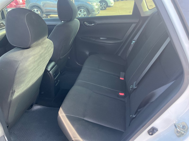 Nissan Sentra Vehicle Full-screen Gallery Image 10