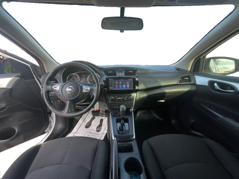 Nissan Sentra Vehicle Full-screen Gallery Image 15