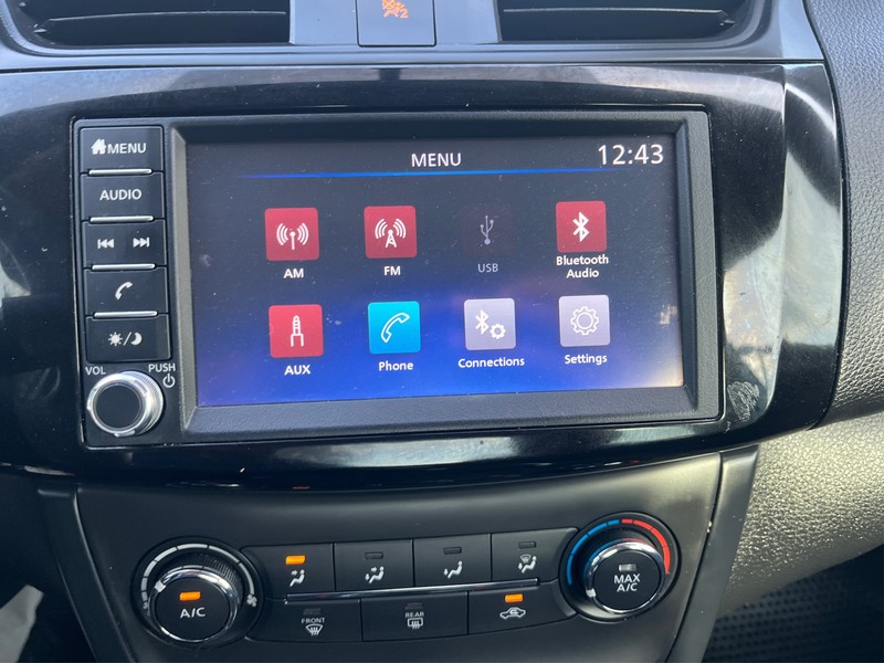 Nissan Sentra Vehicle Full-screen Gallery Image 17