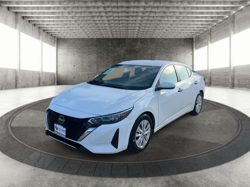 Nissan Sentra Vehicle Full-screen Gallery Image 2
