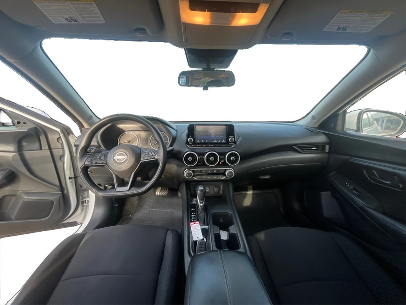 Nissan Sentra Vehicle Full-screen Gallery Image 16