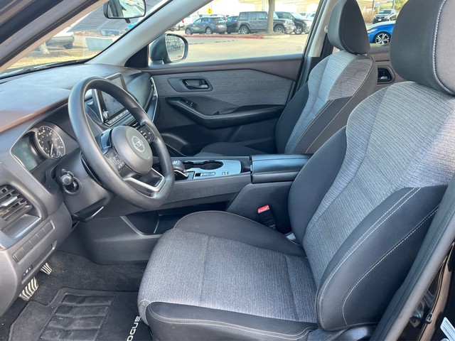Nissan Rogue Vehicle Full-screen Gallery Image 09