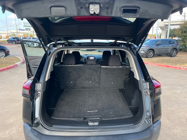Nissan Rogue Vehicle Full-screen Gallery Image 11