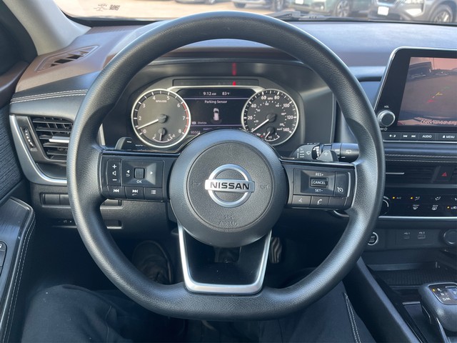 Nissan Rogue Vehicle Full-screen Gallery Image 14